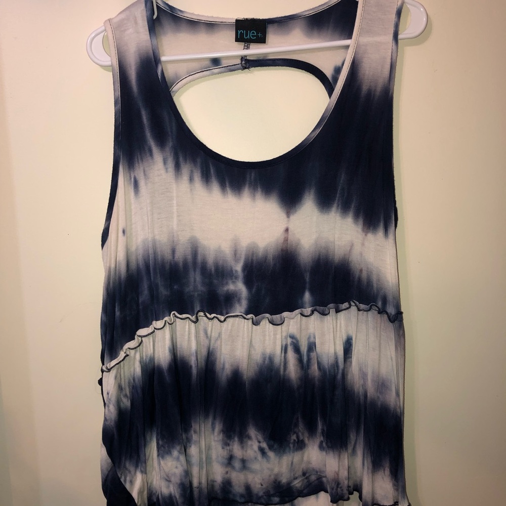 Tank top style with open back